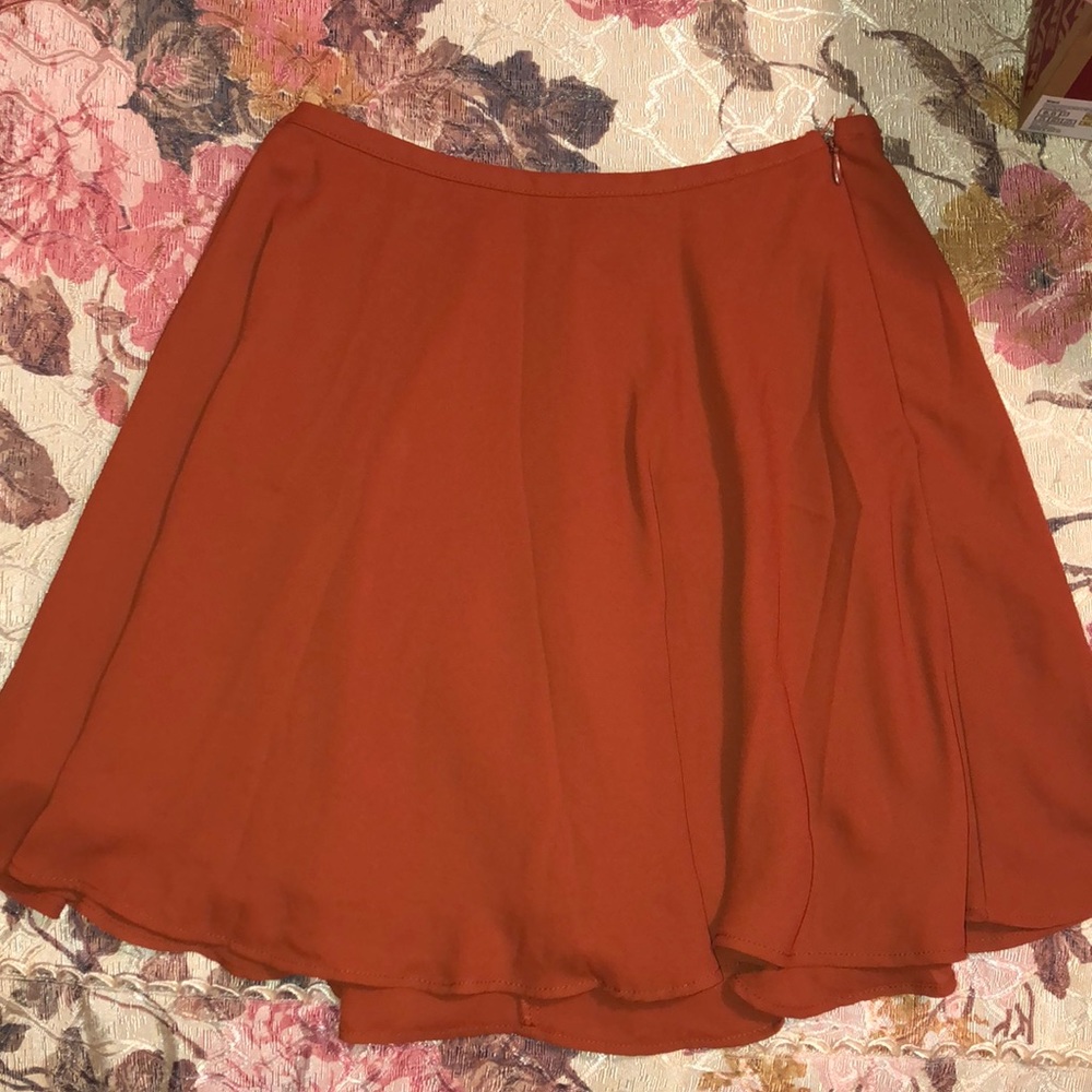 Forever 21 light and pretty skirt 🧡